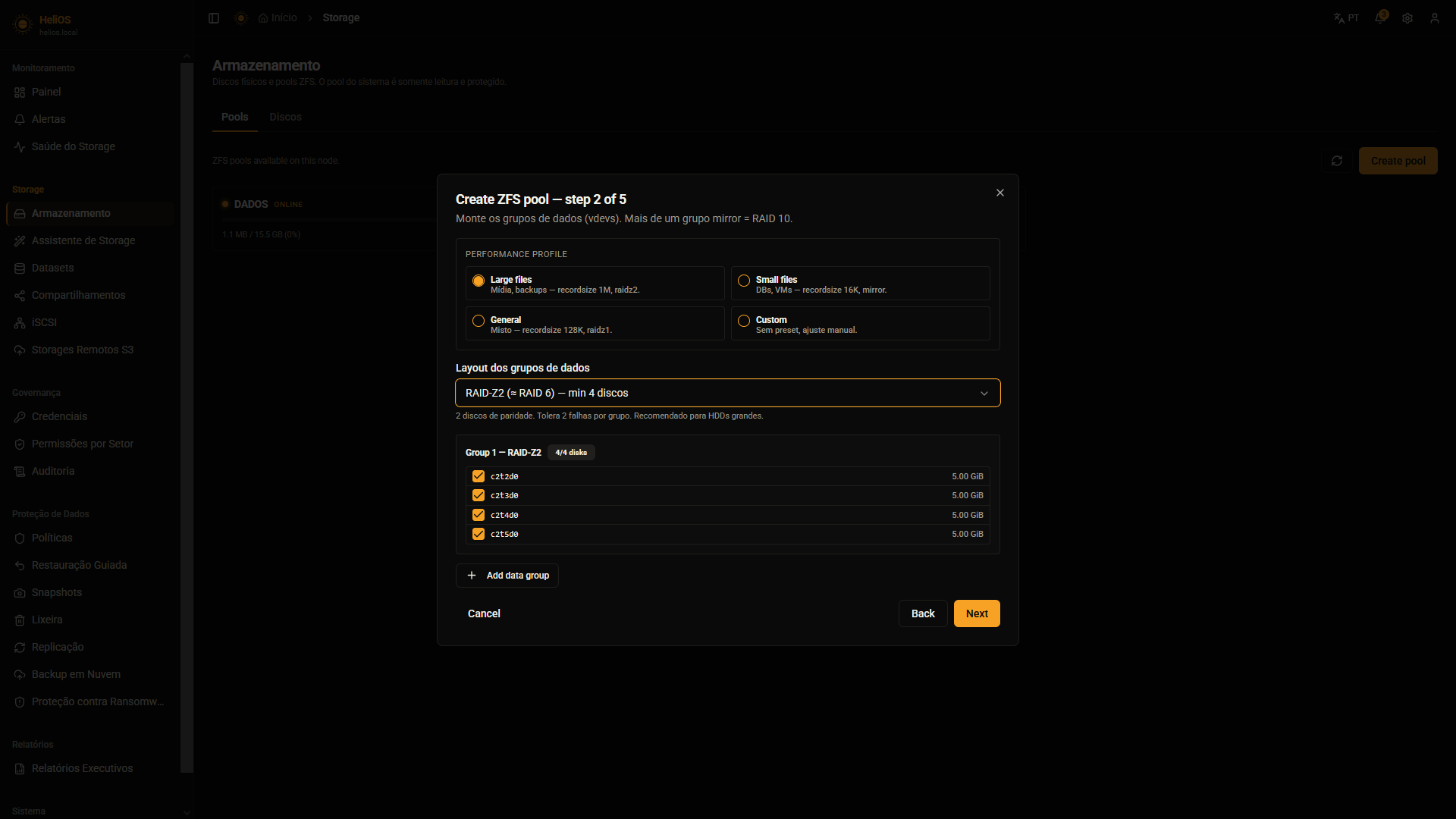 Assistente do HeliOS para criação de pool ZFS, com seleção de perfil de performance e layout RAID-Z2